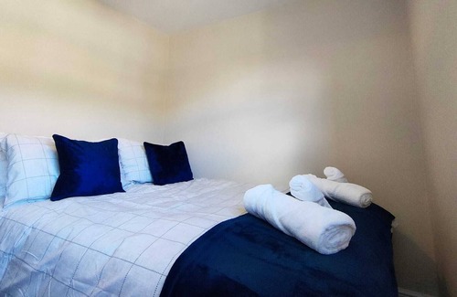 Ogden Apartment | Modern 2-Bed Apartment , Heart of Queensbury. Great Walks Nearby!