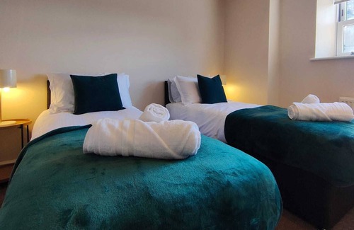 Ogden Apartment | Modern 2-Bed Apartment , Heart of Queensbury. Great Walks Nearby!