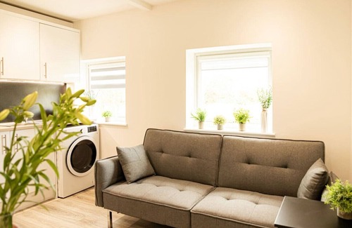 Wroxton Apartment | Modern 2-Bed Apartment - Sleeps 4 - Free Parking