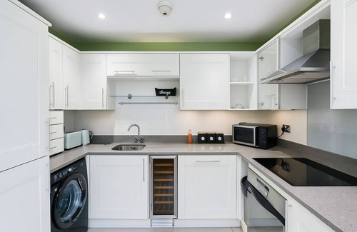 Coventry City Centre Apartment | Modern 2-Bed apartment in CV1 Free Parking Walk to Everything!