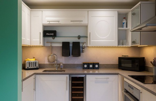 Coventry City Centre Apartment | Modern 2-Bed apartment in CV1 Free Parking Walk to Everything!