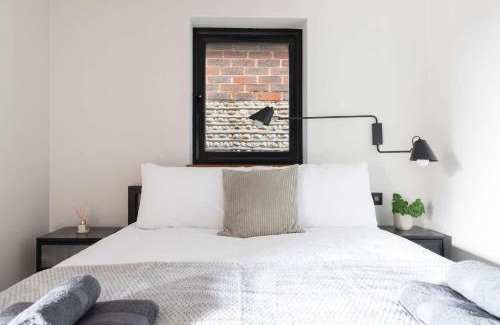 West Wittering House | Modern 2-Bed Cabin Near West Wittering Beach