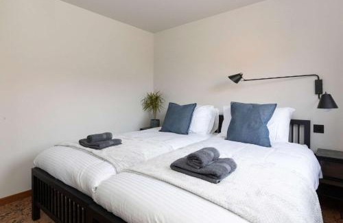 West Wittering House | Modern 2-Bed Cabin Near West Wittering Beach