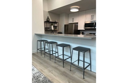 Lincoln Condo | Modern 2 Bed Condo Near Haymarket