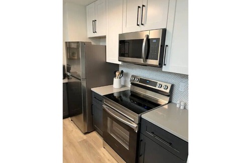 Lincoln Condo | Modern 2 Bed Condo Near Haymarket