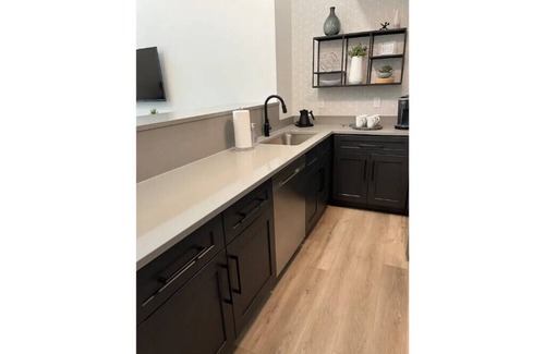 Lincoln Condo | Modern 2 Bed Condo Near Haymarket