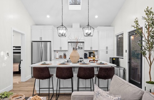 Berryessa House | Modern 2-Bed Family Haven 🏡 Pet-Friendly + EV Charging 🐾⚡
