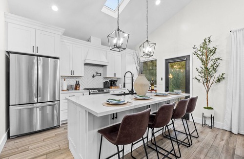 Berryessa House | Modern 2-Bed Family Haven 🏡 Pet-Friendly + EV Charging 🐾⚡