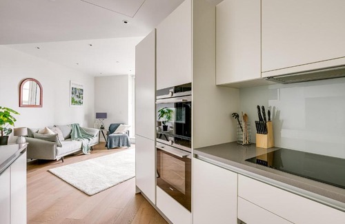 Queenstown Apartment | Modern 2 Bed Flat in London
