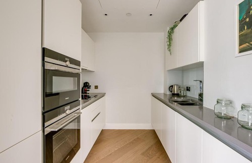 Queenstown Apartment | Modern 2 Bed Flat in London
