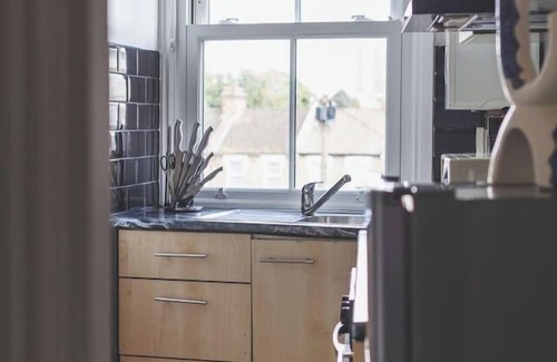 Livesey Apartment | Modern 2 Bed Flat in Peckham