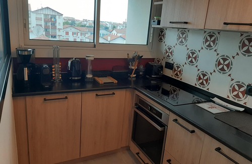 Saint-Jean-de-Luz Apartment | Modern 2-Bed Apartment, 10min Walk to Saint-Jean-de-Luz Centre with Parking & WiFi