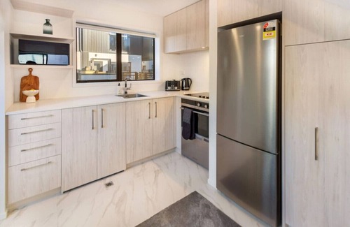 Christchurch City Centre House | Modern 2 bed Hagley Park Riverside Market