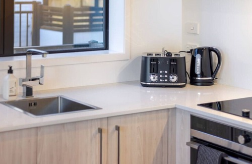 Christchurch City Centre House | Modern 2 bed Hagley Park Riverside Market