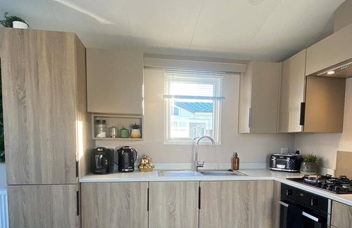 Patrington Haven House | Modern 2 Bed Holiday Home with Hot Tub - 45 Park Lane