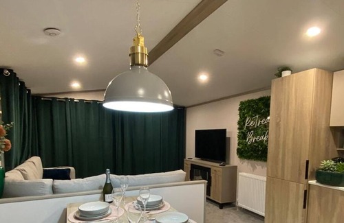Patrington Haven House | Modern 2 Bed Holiday Home with Hot Tub - 45 Park Lane