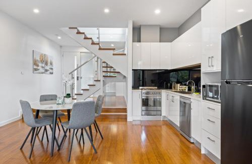 Brunswick West House | Modern 2-Bed Home in Brunswick with Courtyard