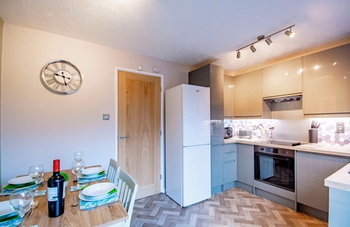 Newark upon Trent House | Modern 2-Bed Home w/Free Parking | Near Peak District