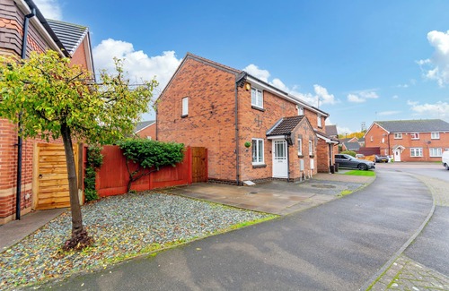 Newark upon Trent House | Modern 2-Bed Home w/Free Parking | Near Peak District