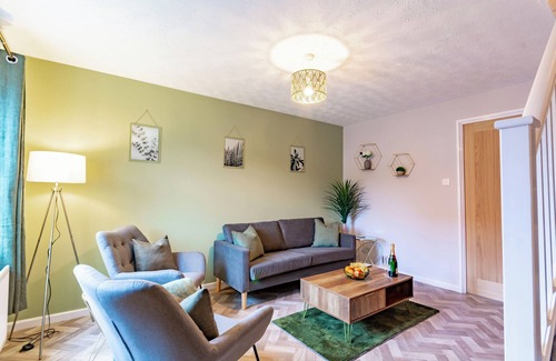 Newark upon Trent House | Modern 2-Bed Home w/Free Parking | Near Peak District