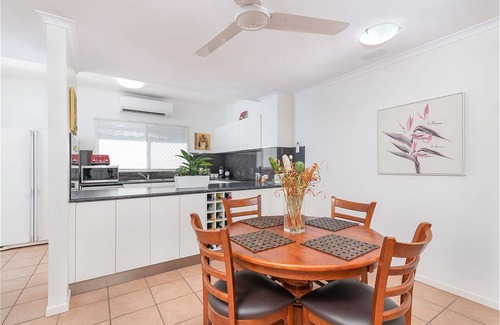 Port Douglas House | Modern 2 bed townhouse with pool