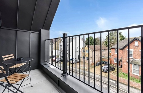 Addiscombe Apartment | Modern 2 Bedroom Stay, Balcony, East Croydon