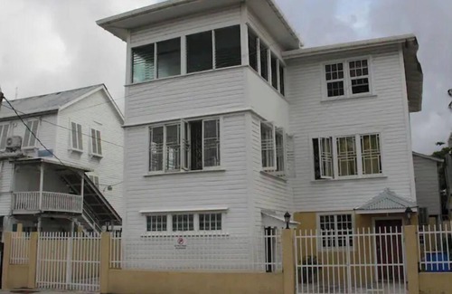 Georgetown Apartment | Modern 2-bedroom, 2 bath unit close to Embassies