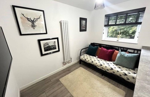 Stanley Apartment | Modern 2 Bedroom, 2 Bathroom Home With Parking
