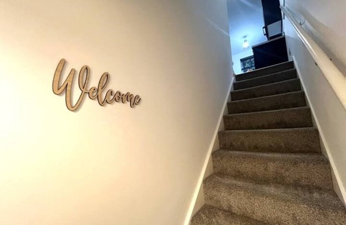 Stanley Apartment | Modern 2 Bedroom, 2 Bathroom Home With Parking