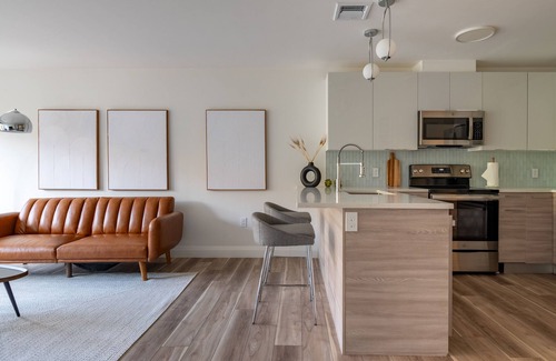 Quincy Apartment | Modern 2 Bedroom 2 Bath Apartment in Heart of Quincy