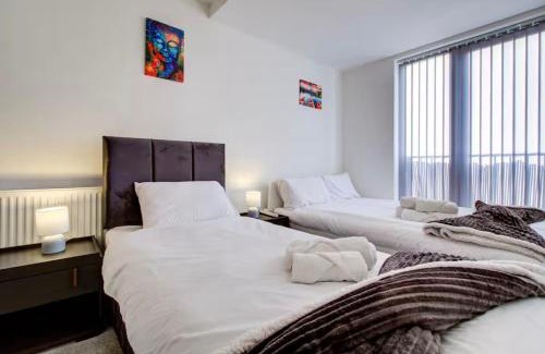 Canning Town Apartment | Modern 2 Bedroom 2 Bathroom Apartment 10 Mins to Excel London & Canary Wharf