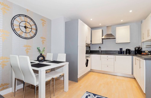 Basingstoke Apartment | Modern 2-Bedroom Apartment in Central Basingstoke walk to Festival Place & The Avil Theatre