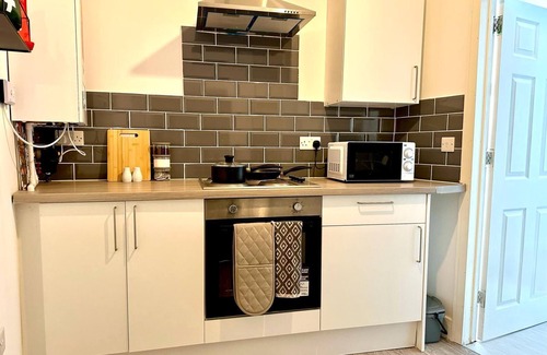 Briton Ferry Apartment | Modern 2 Bedroom Apartment - Neath Port Talbot Near Briton Ferry Train Station