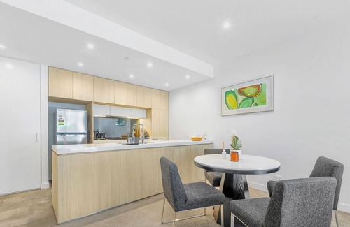 Macquarie Park Apartment | Modern 2-Bedroom Apartment next North Ryde Metro