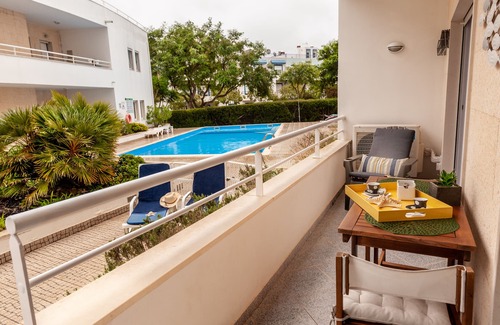 Santa Luzia Apartment | Modern 2 bedroom apartment with pool near the beach