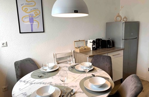 Haunstetten-Nord Apartment | Modern 2-Bedroom Apartment Near Messe | 2-4 Guests