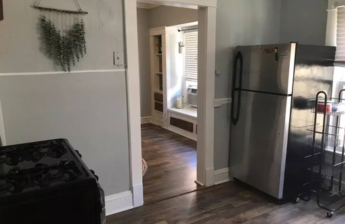 Edgewater House | Modern 2 bedroom apartment - 5 min drive to beach