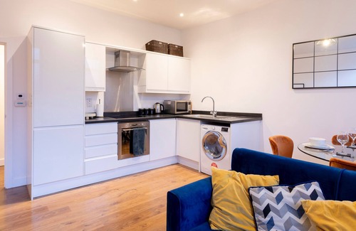 Redhill Apartment | Modern 2- Bedroom Apartment Redhill Central, Surrey, Gatwick #5