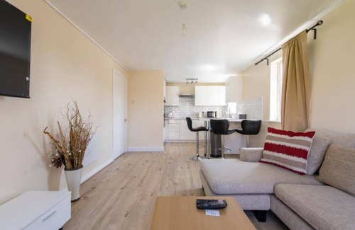 Thamesmead East Apartment | Modern 2 Bedroom Apartment in Thamesmead
