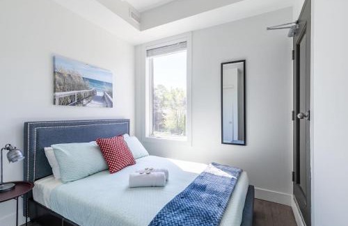 Greenwood - Coxwell Apartment | Modern 2 Bedroom Apartment - Near Leslieville