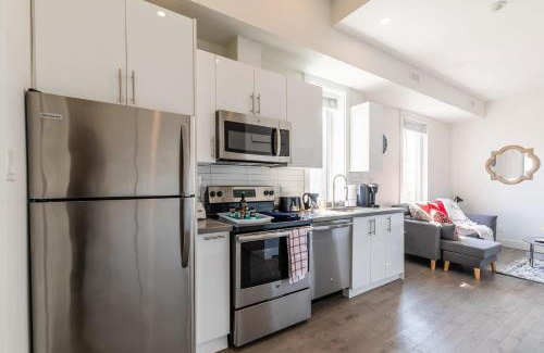 Greenwood - Coxwell Apartment | Modern 2 Bedroom Apartment - Near Leslieville