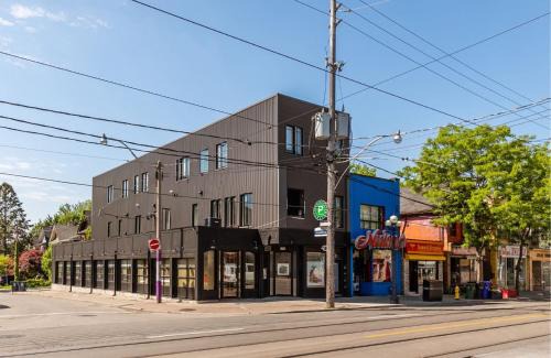 Greenwood - Coxwell Apartment | Modern 2 Bedroom Apartment - Near Leslieville