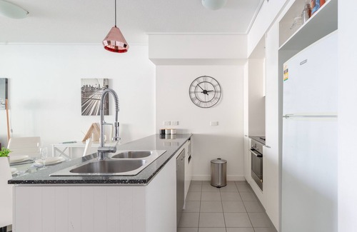 Brisbane Central Business District Apartment | Modern 2 bedroom in city centre, amazing location & view - by S&P Apartments