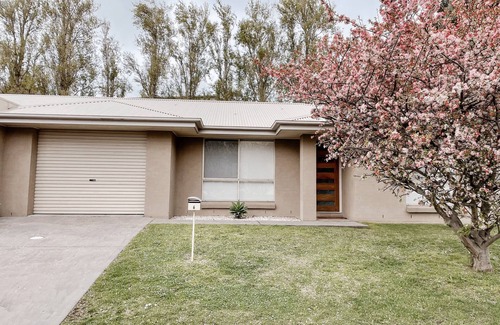 Mount Gambier House | Modern 2 Bedroom Unit Close to Amenities in a Peaceful Location