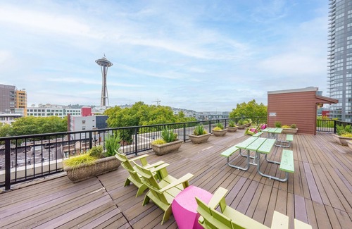 Belltown Condo | Modern 2 Bedroom Belltown Condo w/Free Parking