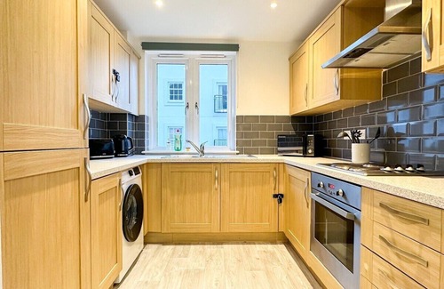 Higham Apartment | Modern 2 Bedroom City Centre Flat + FREE parking