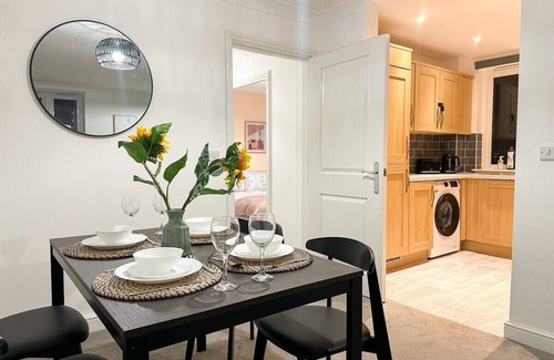 Higham Apartment | Modern 2 Bedroom City Centre Flat + FREE parking