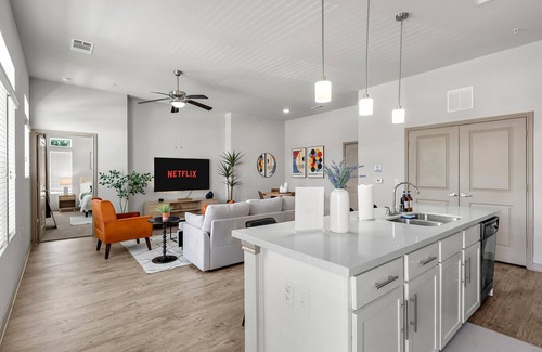 Montopolis Apartment | Modern 2-bedroom close to Airport & Downtown - Pool, Gym & Balcony
