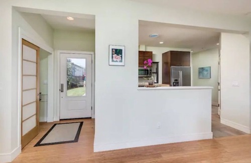 Winters House | Modern 2 bedroom close to historic downtown winters