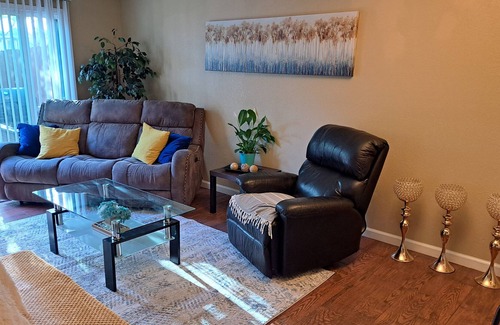 Marysville Condo | Modern 2 bedroom condo with private backyard